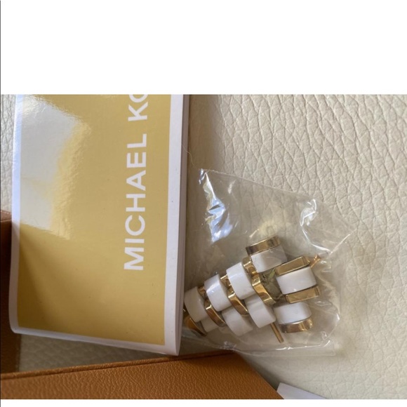 Michael Kors Watch Square Dial White and Gold - Picture 12 of 12